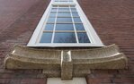 Hoog venster aan het Javaplantsoen.
<br/>
Marcel Westhoff, 2018-04-01